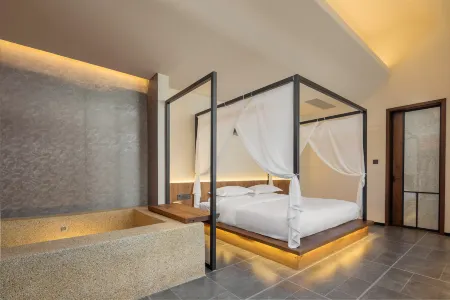 Futian Huayu Hot Spring Resort Hotel (Xinzhou Ancient City) Отели рядом с достопримечательностью «Xinzhou Ancient City - South Gate Tower»