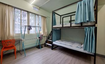 On My Way Taipei Hostel