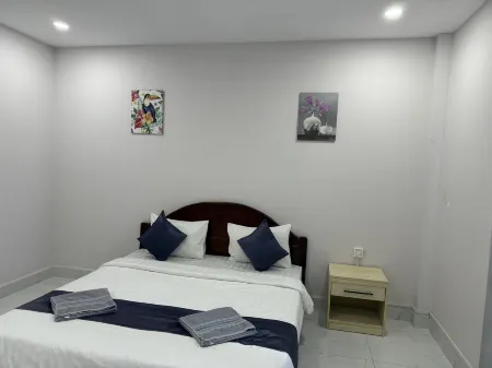 Rosi Guesthouse & Coffee3 Отели рядом с достопримечательностью «University of Management and Economic»