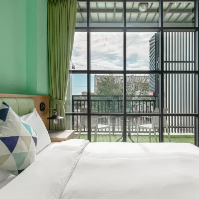 35.5lnn Hotels near Banana Bay