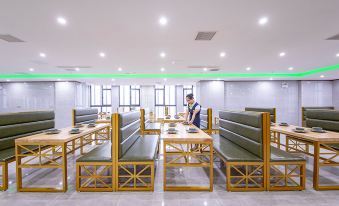 Vienna International Hotel Huangshi Yangxin Huaxia Lian Times Plaza Pedestrian Street Store)