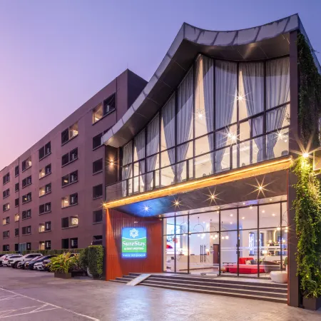 SureStay by Best Western Iconic Ari-Jatujak Отели рядом с достопримечательностью «Станция надземного метро Ari»