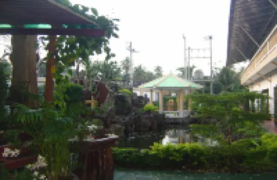 Coconut Home Resort Hotels in Bang Khonthi