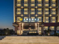 Manli Mandu Intelligent Cinema Hotel (Taizhou Jiaojiang Guobo Central Branch) Hotels near Tangwu Yuanling Chen Yingfu Tomb