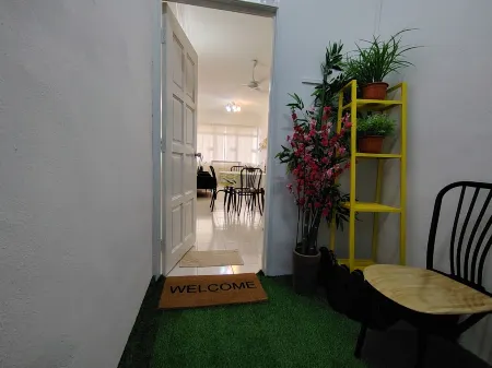 Permai Ria Home Apartment Отели рядом с достопримечательностью «Blue Whale Cruise Sdn. Bhd. - Penang»