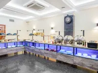 Men'k Kings Hotel Hotels near Ice Palace