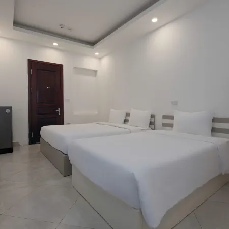 Lakeside House Hanoi Отели рядом с достопримечательностью «Площадь Бадинь»