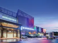 Left Bank Fancheng Hotel (Gongbei Port High-speed Railway Station) Hotels near Xiawan Market