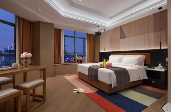 Huamuxi International Hotel (Foshan Nanhai Qiandeng Lake Store) Отели рядом с достопримечательностью «Nanhai No.1 Middle School Stadium»