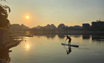 Jianju Zero Distance Li River Homestay (Guilin High-Speed Railway North Station Store)
