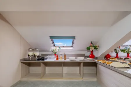 Teddy Hotel (Yiwu International Trade City Branch) Отели рядом с Аэропорт Иу