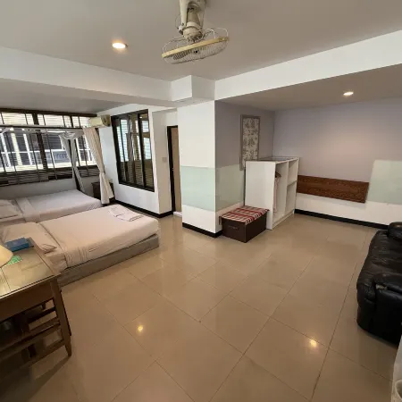 The Best Bangkok House Отели рядом с достопримечательностью «Станция экспресс-поезда Ratchaprarop»