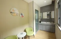 Xiao Sanjie Homestay (Kangding Love Song Square Liuyo City Branch)