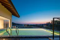 Pusu Xishan | Moon Bay, Jiangnan Sky Road Family villa with pool, smart theater & stream hiking - สระว่ายน้ำบนดาดฟ้า