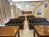 KYIKHANGADVANCEDCONDITIONEDGRANDHOTEL فنادق في دينغ رى