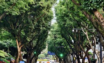 Vienna Hotel (Chongqing Shangqing Temple Niujiaotuo Light Rail Station)