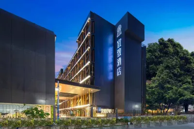 Guangzhou TaiKoo Hui Gangding Subway Station ECHIC Mercure Hotel in zona Ji'nan University