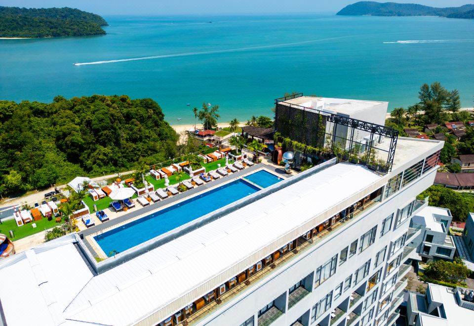 더 리야즈 라반야 루프탑 수영장