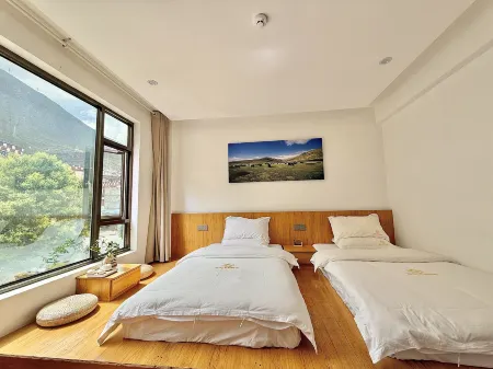 Xiangchengtule Hostel