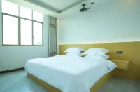 Huangguoshu Waterfall Royal Court Holiday Inn