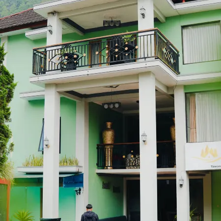 Red Chilies Hill Hotel