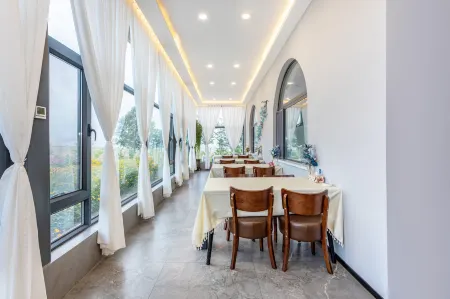 Bingfeng Hot Spring Holiday Hotel