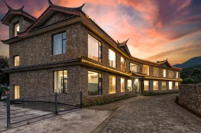 Tingfengboyuan Courtyard Green Forest Wild Luxury Holiday Homestay (Yulong Snow Mountain Branch) Hotels near Xuesong Village (Yuhu Village)