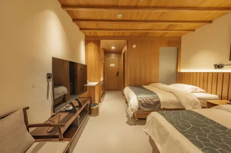 Wohu · Guanxue Mountain · Kanas Lake Panoramic Homestay (Kanas Lake Branch) Отели рядом с достопримечательностью «Genghis Khan Point Sets»