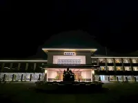 Longshan Hotel Отели рядом с достопримечательностью «Порт-Туристический Порт Ван Ван»