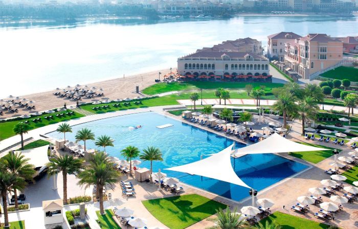The Ritz-Carlton Abu Dhabi, Grand Canal