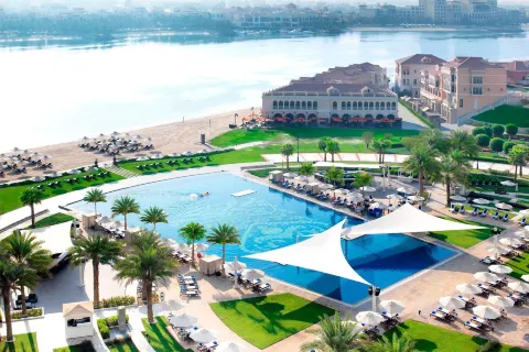 The Ritz-Carlton Abu Dhabi, Grand Canal