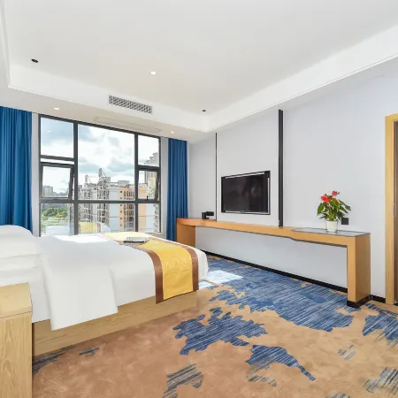 Taiying International Grand Hotel (Dongxing City High-Speed Railway Station Erqiao Port)