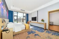 Taiying International Grand Hotel (Dongxing City High-Speed Railway Station Erqiao Port)