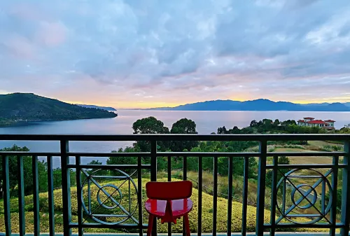 Fuxian Lake French Romantic Seaview Apartment