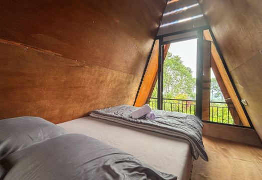 산다 에코 캐빈 바이 아가타의 외관과 정원