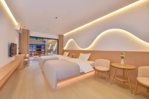Huaxiang Four Seasons Boutique Inn (Xijiang Qianhu Miao Village)