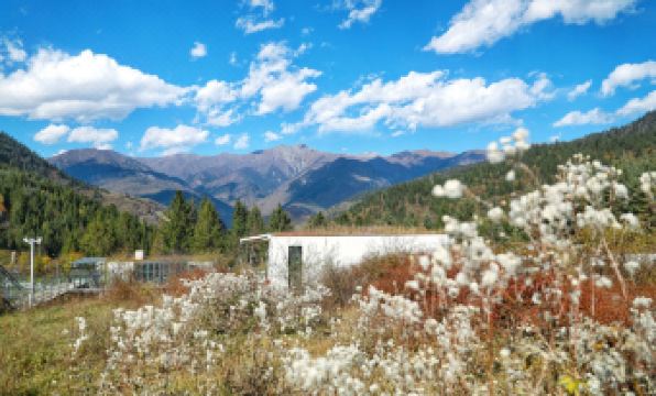 Jiuzhai Forest Earth Cabin