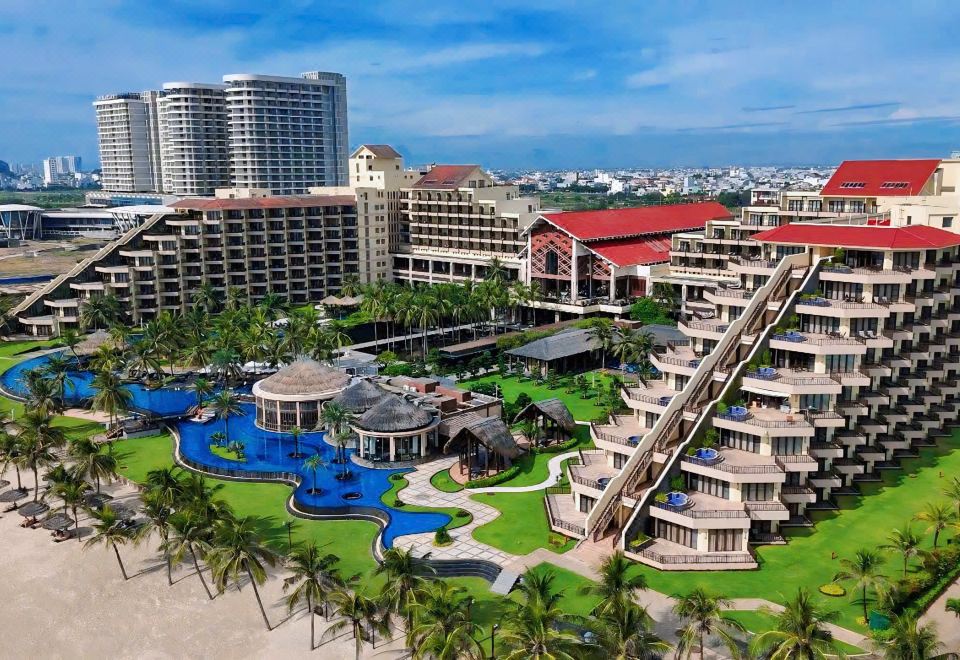 3. 크라운 플라자 ..