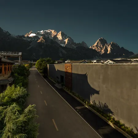 LandGaze • StarSweep | 180-Degree Snow Mountain View Guesthouse (Basan Ancient Town Branch)