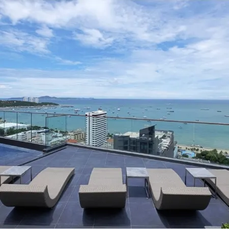 The Edge Central Pattaya – Near Beach, Central & Walking Street by Smile