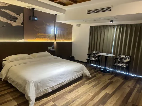 Rabbit Boutique Stay (Huaihua Railway Station Xintiandi Plaza)