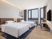 Four Points by Sheraton Guangzhou Bai’e Tan Hotels near Fangcun Metro Station