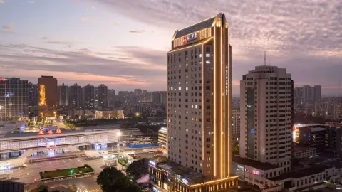 Victoria Lizhi Hotel (Tianyi International Branch, North Square, Maoming High speed Railway Station) in Maoming