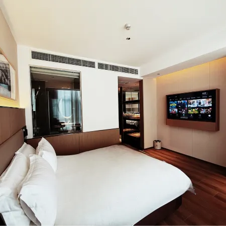 Royale Celebrity Hotel