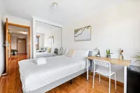 Cozy Rooms – Quiet Street, Close to Shops & Transit - Parking