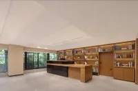 Vil Hotel (Wuhan Hankou Financial Center Wansongyuan Food Street Branch) - 2-Star