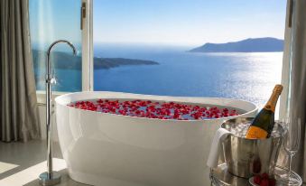 Sun Rocks Boutique Hotel | Caldera View Suites & Sunset Dining Experience