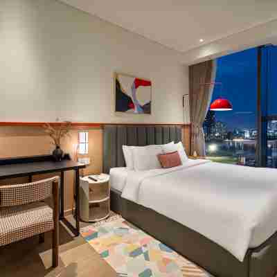 DiStay Riverfront Suites | Free Scheduled Airport Pickup Rooms