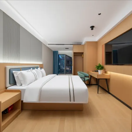 Lanbo Hotel (Urumqi Railway Station North Square)