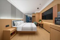 Lanbo Hotel (Urumqi Railway Station North Square)